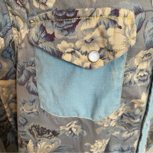Love the Label Blue Floral Western Button Down Shirt Size Medium - Picture 6 of 8